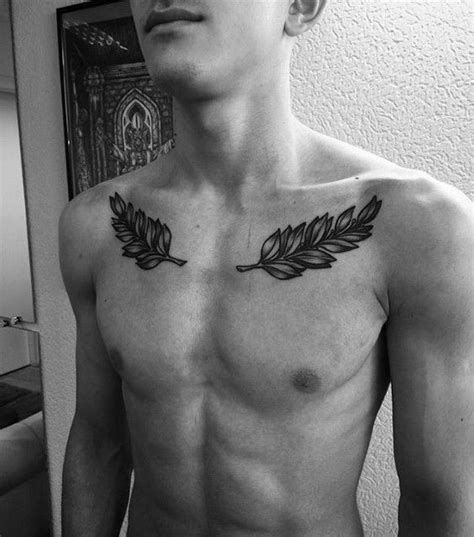 tatuajes para la clavicula hombre|Tatuajes en clavicula para hombre